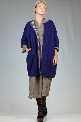 wide caban, above knee length, double: in pied-de-poul cashmere and in solid color cashmere  - 195