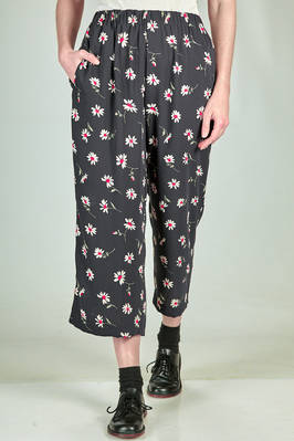 trousers in soft polyester crêpe with flowers pattern  - 157