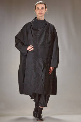 long and wide raincoat in waterproof nylon taffeta  - 373