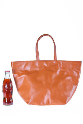 shopper bag of medium dimensions in cowhide opaque nappa leather  - 273