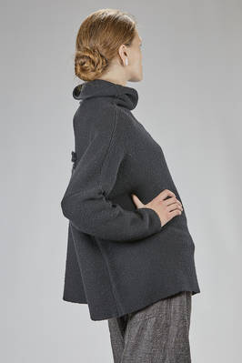 maglia ampia, al fianco, in maglia linx di lana e cachemire, rose in seta - LUSSI 