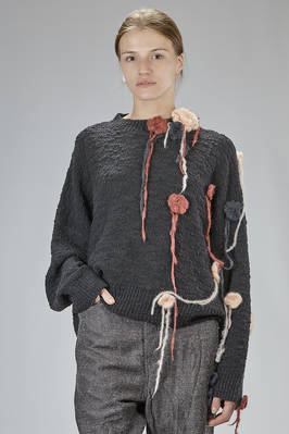 soft hip-length sweater in extra-fine merino wool and polyamide knit with silk hand-sewn roses  - 384