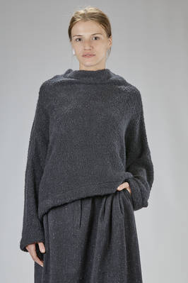 short and wide sweater in incredibly soft cashmere and silk bouclé knit  - 384