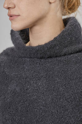 maglia corta e ampia in maglia bouclé di cachemire e seta - LUSSI 