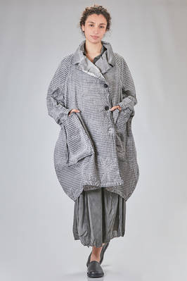 wide overcoat, under the knee, in doubled and windowed polyamide and polyester seersucker  - 398