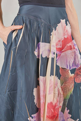 long, wide and asymmetric skirt in polyester canvas with floral pattern - HIGH 