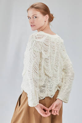 maglia corta e morbida in maglia a fili stramati in orizzontale di cotone organico - ISABEL BENENATO 