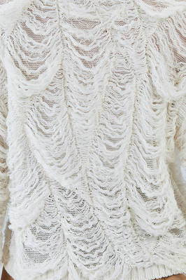maglia corta e morbida in maglia a fili stramati in orizzontale di cotone organico - ISABEL BENENATO 