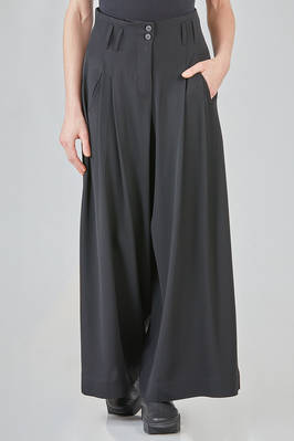 wide trousers in light virgin wool and viscose gabardine  - 407