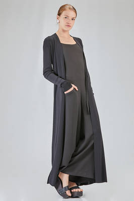 cardigan lungo, asciutto e sfiancato, in maglia mini-rib di viscosa e poliestere - ISABEL BENENATO 