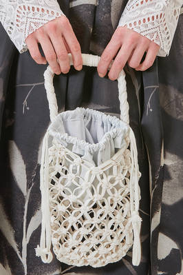 big basket bag in leather-effect with macramé knot in polyurethane - COMME des GARÇONS - COMME des GARÇONS 