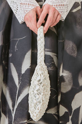 big basket bag in leather-effect with macramé knot in polyurethane - COMME des GARÇONS - COMME des GARÇONS 