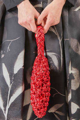 big basket bag in leather-effect with macramé knot in polyurethane - COMME des GARÇONS - COMME des GARÇONS 