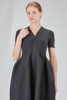 abito con lunghezza midi, voluminoso e asciutto, in maglia elastica di poliestere riciclato - CFCL 
