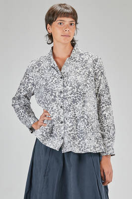 hip-lenght shirt, wide, in washed cotton poplin with floral print  - 415