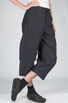 pantalone sopra alla caviglia in tela a righe verticali di cotone, modal, lino e seta di gelso con filo metallico intrecciato - RENLI SU 