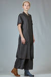 long and wide waistcoat in antibacterial silk worked in clay - ISAE 