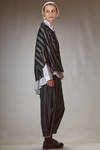 giacca corta e asimmetrica in tela di rayon, poliestere e nylon a righe - MOYURU 