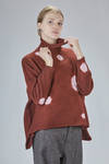 wide hip-length sweater in ultra-soft cashmere knit with scattered polka dots - SUZUSAN 