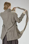 giacca lunga, ampia e asimmetrica, in tela di cotone e lino organici tinta a mano - CHIAHUNG SU 