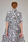 'sculpture' shirt dress in cotton poplin with tattoo print - MELITTA BAUMEISTER 