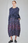 long and wide jacket, in polyester froissé with horizontal stripes tone on tone - SHU MORIYAMA 