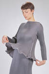 hip-length 'sculpture' top, fitted line, in vertically pleated polyester plissé - MELITTA BAUMEISTER 