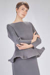 hip-length 'sculpture' top, fitted line, in vertically pleated polyester plissé - MELITTA BAUMEISTER 