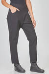 pantalone a sigaretta in crêpe di lana, cotone ed elastan - RUNDHOLZ 