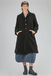 cappotto sotto al ginocchio, lievemente sfiancato, in velluto liscio di cotone e lino - BERGFABEL 