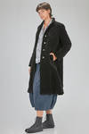 cappotto sotto al ginocchio, lievemente sfiancato, in velluto liscio di cotone e lino - BERGFABEL 