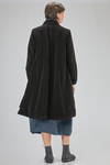 cappotto sotto al ginocchio, lievemente sfiancato, in velluto liscio di cotone e lino - BERGFABEL 