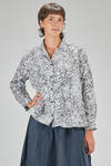 hip-lenght shirt, wide, in washed cotton poplin with floral print - BERGFABEL 