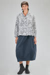 hip-lenght shirt, wide, in washed cotton poplin with floral print - BERGFABEL 