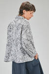 hip-lenght shirt, wide, in washed cotton poplin with floral print - BERGFABEL 