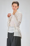 cardigan al fianco, ampio e asimmetrico, in maglia garzata di lino - ISABEL BENENATO 