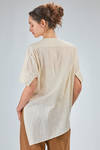 camicia lunga, ampia e asimmetrica in garza di cotone fiammato e lavato - FORME D' EXPRESSION 