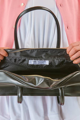 horizontal structured bucket bag in synthetic leather - COMME des GARÇONS - COMME des GARÇONS 