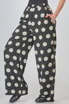 pantalone lungo e ampio in georgette di poliestere con stampa a pois - JUNYA WATANABE 