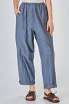 pantalone ampio in denim leggerissimo di cotone lavato - MANUELLE GUIBAL 