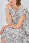 longuette dress, wide and flared in lightweight polyester froissé with small cotton flowers - SHU MORIYAMA 